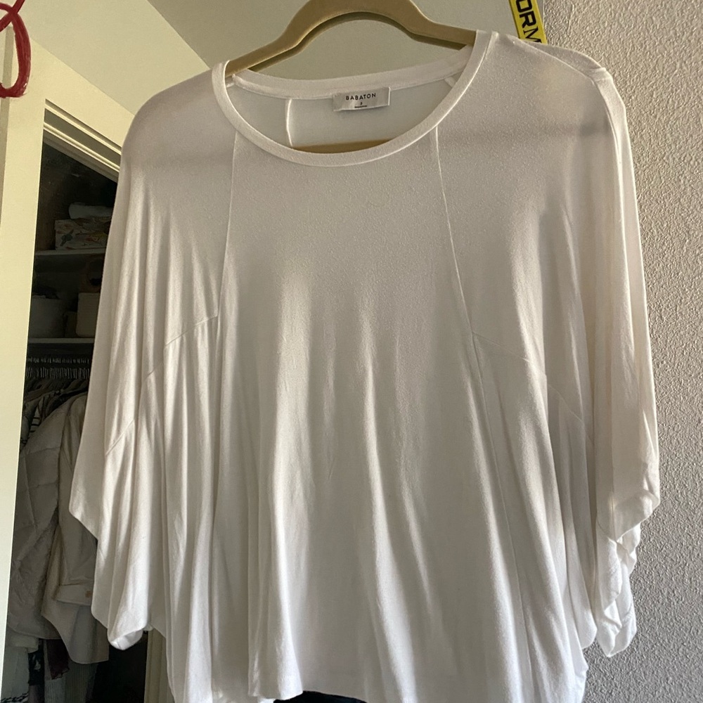 Cropped white flowy tee
